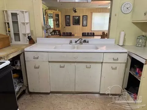 Kitchen - 3090 Hwy 4, Jay, FL 32565 photo 2 of 4