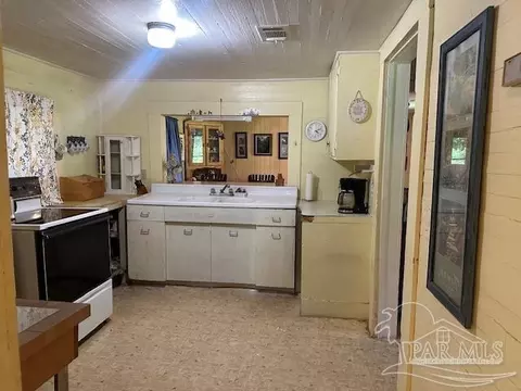 Kitchen - 3090 Hwy 4, Jay, FL 32565 photo 1 of 4