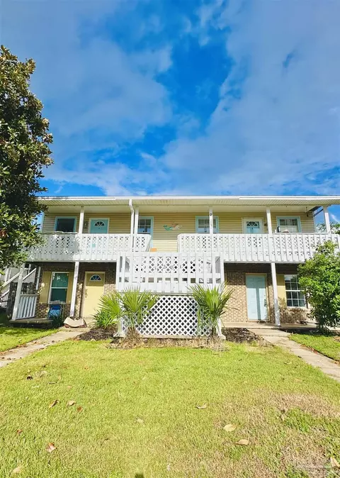 1281 Redwood Ln, Gulf Breeze, FL 32563