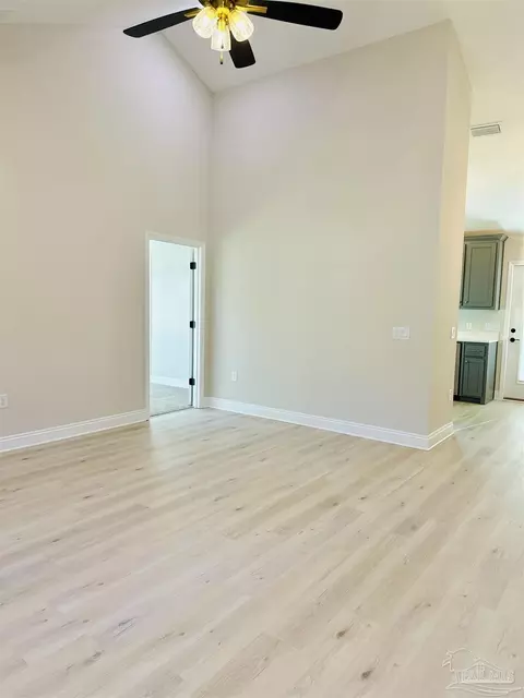 7929 Twin Lake Dr, Milton, FL 32583