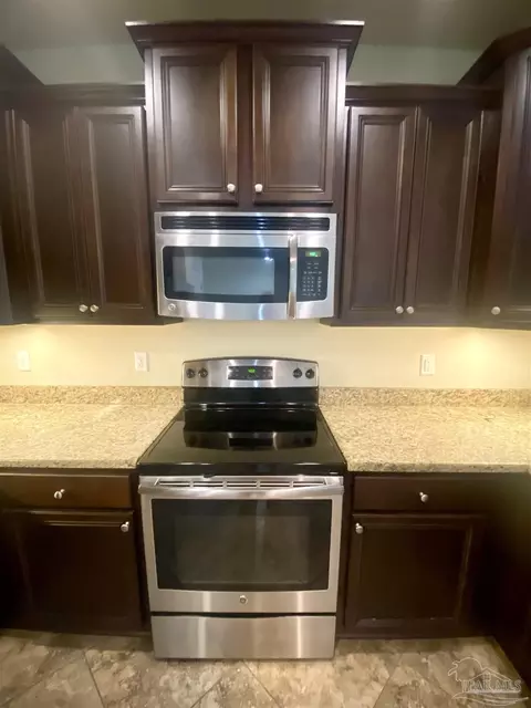 Kitchen - 5979 Rustic Ridge Cir, Milton, FL 32570 photo 3 of 4