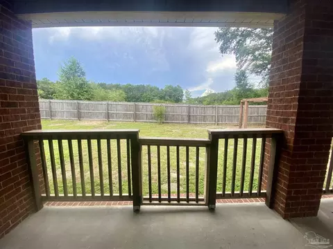 Exterior - 5979 Rustic Ridge Cir, Milton, FL 32570 photo 4 of 9