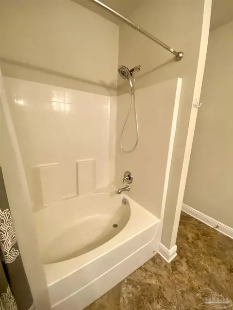 Bath - 5979 Rustic Ridge Cir, Milton, FL 32570 photo 3 of 7