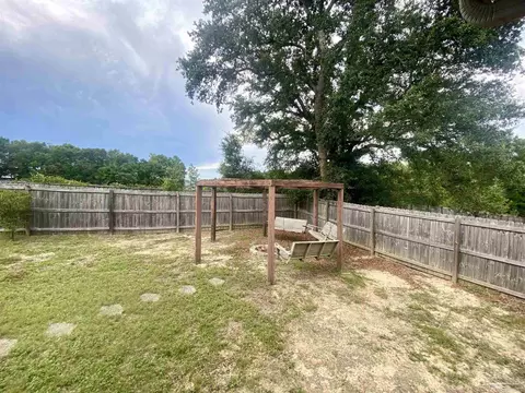 Exterior - 5979 Rustic Ridge Cir, Milton, FL 32570 photo 6 of 9