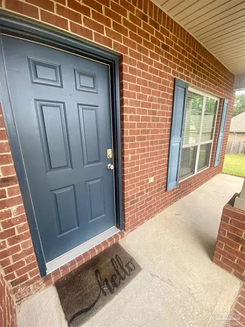 Exterior - 5979 Rustic Ridge Cir, Milton, FL 32570 photo 3 of 9
