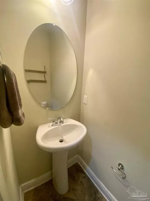 Bath - 5979 Rustic Ridge Cir, Milton, FL 32570 photo 1 of 7
