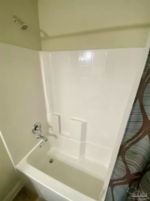 Bath - 5979 Rustic Ridge Cir, Milton, FL 32570 photo 7 of 7