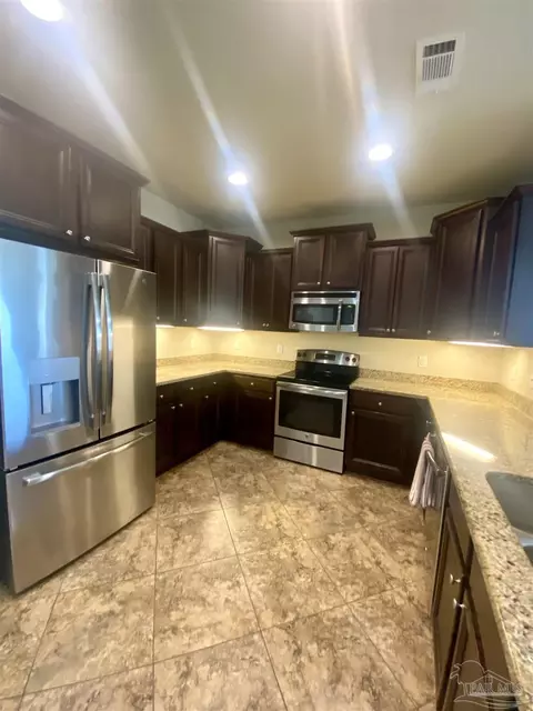 Kitchen - 5979 Rustic Ridge Cir, Milton, FL 32570 photo 2 of 4