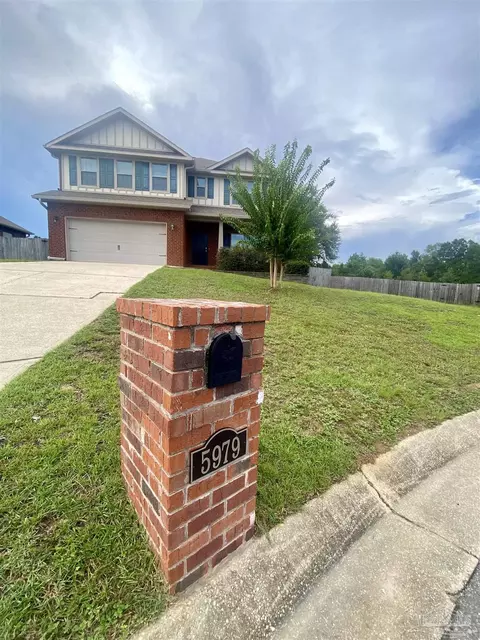 Exterior - 5979 Rustic Ridge Cir, Milton, FL 32570 photo 2 of 9