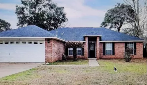 2585 Southern Oaks Dr, Cantonment, FL 32533