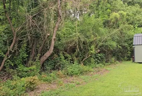 70 Juniper St, Mcdavid, FL 32568 photo 3