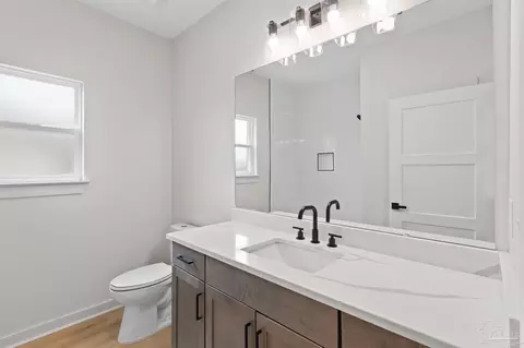 Bath - 5689 Farrel Way, Milton, FL 32583 photo 2 of 6
