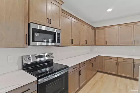 Kitchen - 5689 Farrel Way, Milton, FL 32583 photo 5 of 6