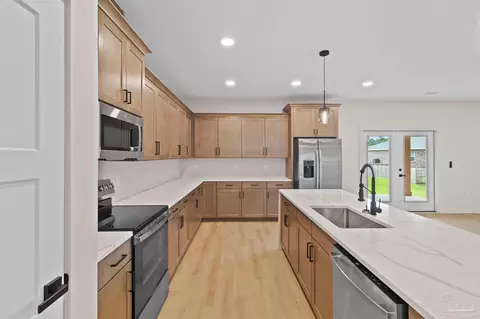 Kitchen - 5689 Farrel Way, Milton, FL 32583 photo 4 of 6