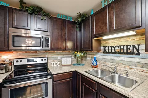 Kitchen - 4734 Apple Field Way, Pace, FL 32571 photo 2 of 3