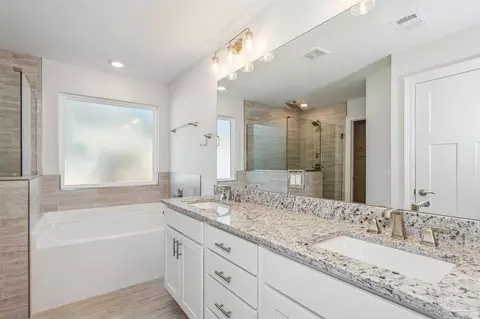 Bath - 4621 Carl Booker Rd, Milton, FL 32583 photo 3 of 5