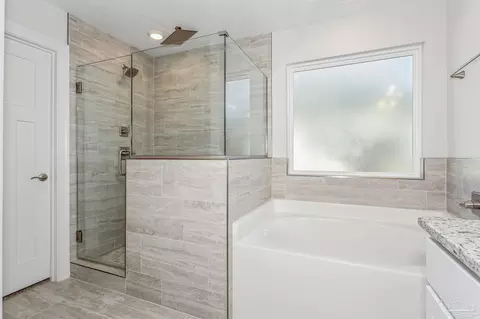 Bath - 4621 Carl Booker Rd, Milton, FL 32583 photo 4 of 5