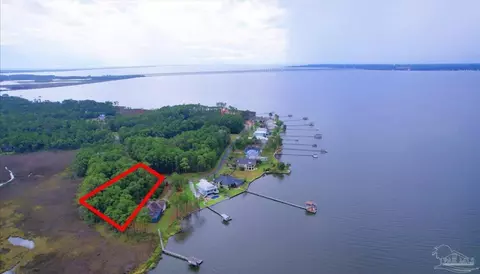 4568 Bayside Dr, Milton, FL 32583
