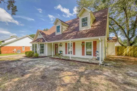 2702 Silhouette Dr, Cantonment, FL 32533