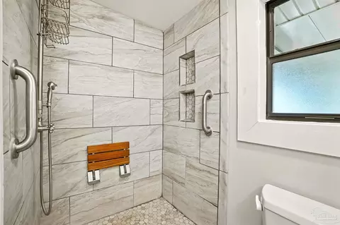 Bath - 4627 Spring St, Jay, FL 32565 photo 1 of 4