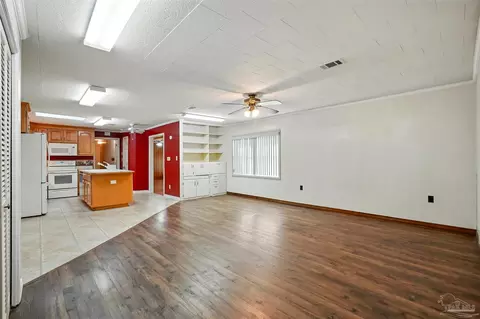 Living - 4627 Spring St, Jay, FL 32565 photo 4 of 6