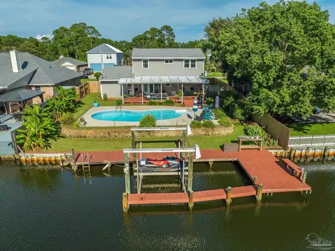 1635 College Pkwy, Gulf Breeze, FL 32563