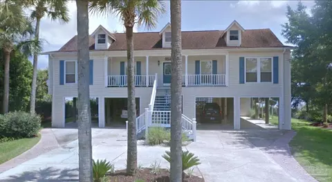 7825 Petersen Pt Rd, Milton, FL 32583