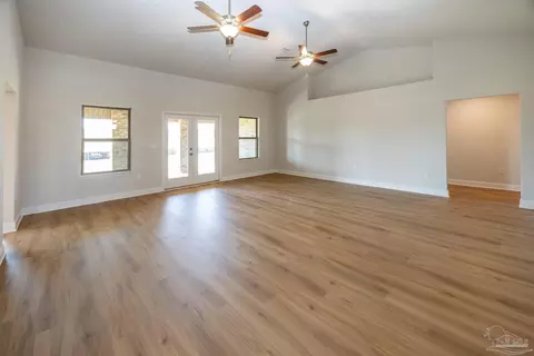 Living - 5152 Emmaline Ln, Milton, FL 32570 photo 2 of 6