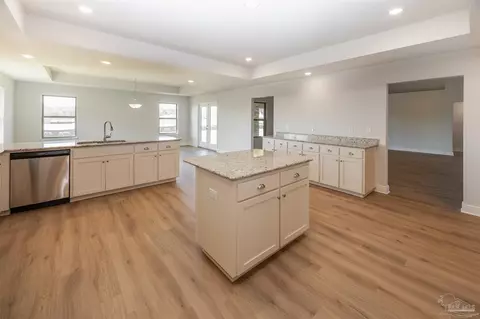 Kitchen - 5152 Emmaline Ln, Milton, FL 32570 photo 2 of 3