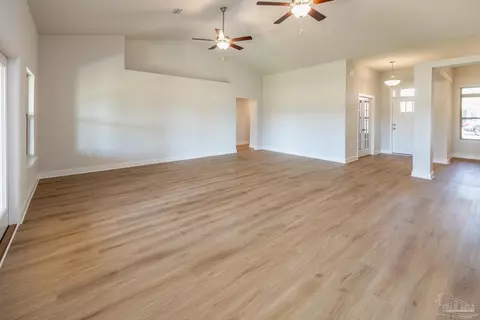 Living - 5152 Emmaline Ln, Milton, FL 32570 photo 3 of 6