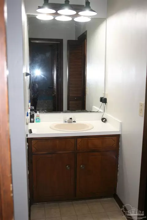 Bath - 3471 Riverview Dr, Pace, FL 32571 photo 2 of 4