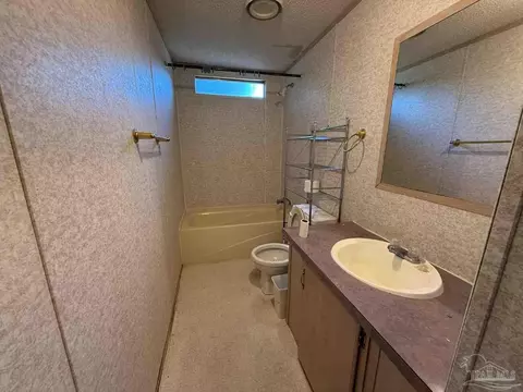 Bath - 7935 Custom Ct, Milton, FL 32583 photo 1 of 4