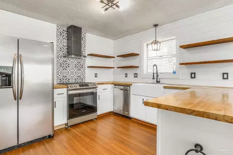 Kitchen - 4668 Evelyn St, Pace, FL 32571 photo 2 of 3