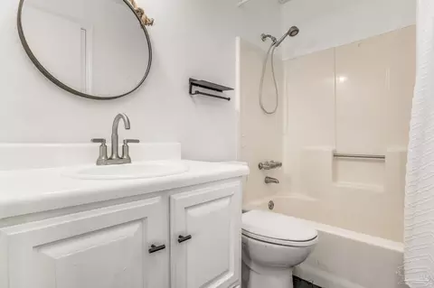 Bath - 4668 Evelyn St, Pace, FL 32571 photo 4 of 5