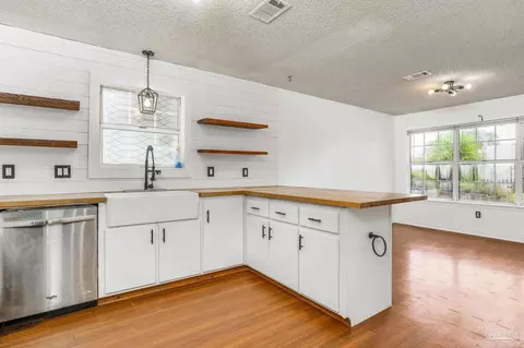Kitchen - 4668 Evelyn St, Pace, FL 32571 photo 3 of 3