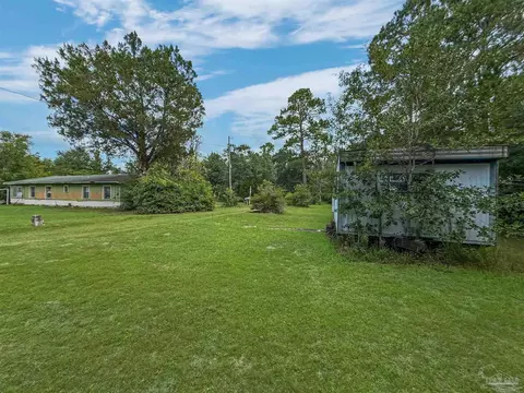 Exterior - 7106 Mccray Rd, Milton, FL 32583 photo 4 of 10