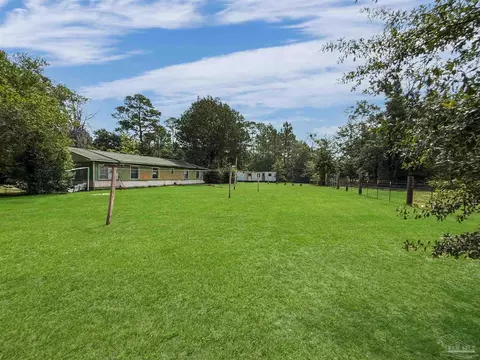 Exterior - 7106 Mccray Rd, Milton, FL 32583 photo 1 of 10