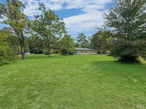 Exterior - 7106 Mccray Rd, Milton, FL 32583 photo 6 of 10