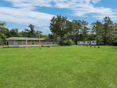 Exterior - 7106 Mccray Rd, Milton, FL 32583 photo 3 of 10