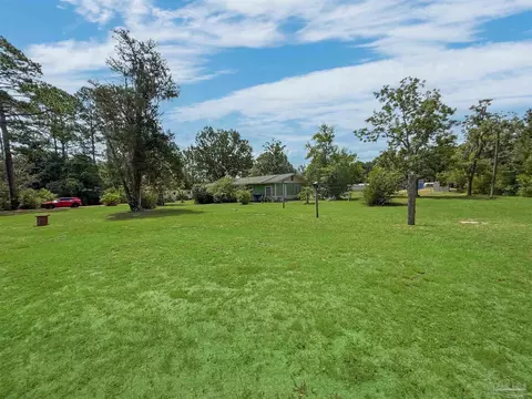 Exterior - 7106 Mccray Rd, Milton, FL 32583 photo 9 of 10