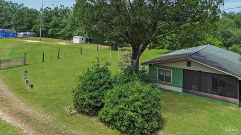 Exterior - 7106 Mccray Rd, Milton, FL 32583 photo 7 of 10