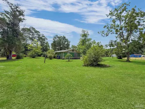 Exterior - 7106 Mccray Rd, Milton, FL 32583 photo 5 of 10