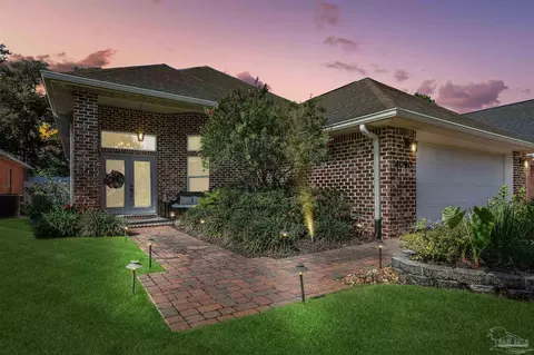 4090 Oak Pointe Dr, Gulf Breeze, FL 32563