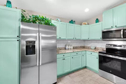 Kitchen - 4277 Dana St, Pace, FL 32571 photo 4 of 7
