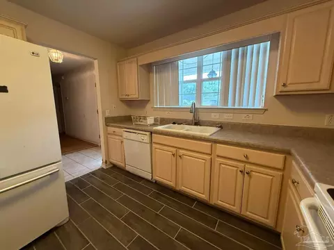 Kitchen - 4078 Jacaranda Trc, Milton, FL 32583 photo 2 of 3