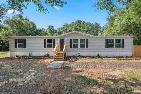 7735 Canary Ln, Milton, FL 32583