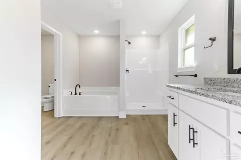 Bath - 1847 Sunset Maple Rd #37-B, Cantonment, FL 32533 photo 1 of 4