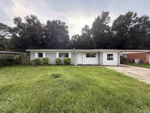 6441 Julia Dr, Milton, FL 32570