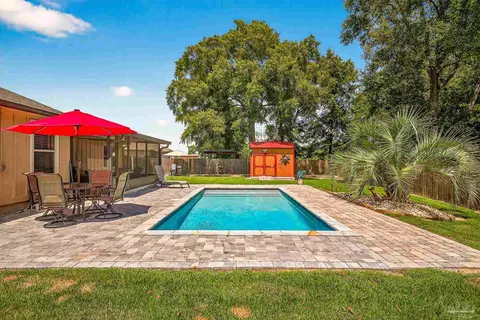 206 Lakefront Cir, Summerdale, AL 36580