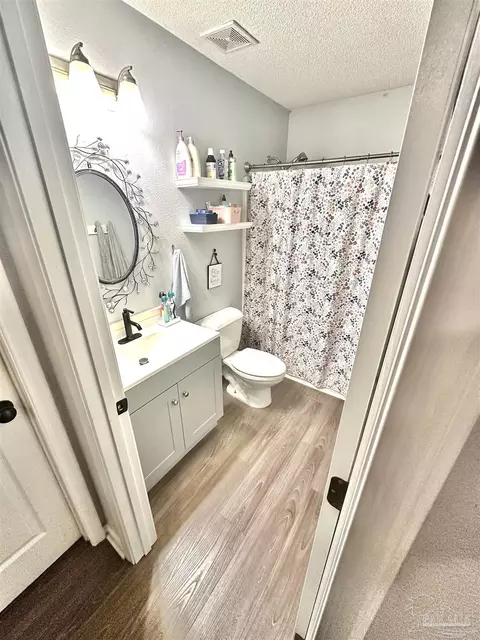 Bath - 4983 Spencer Oaks Blvd, Pace, FL 32571 photo 3 of 3
